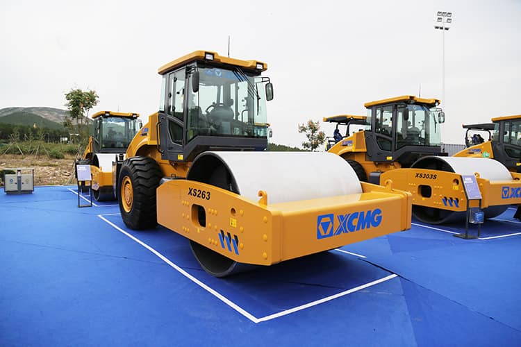 XCMG 26 ton XS263 China heavy duty single drum vibratory road rollers for sale